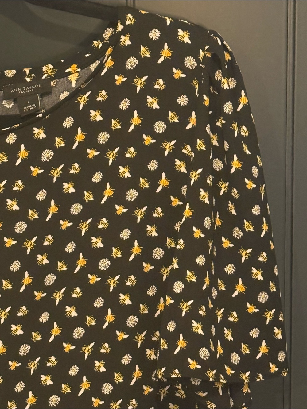 🐝 Ann Taylor Factory Women’s Print Bee  Daisy Black Blouse - Size L Cottagecore
